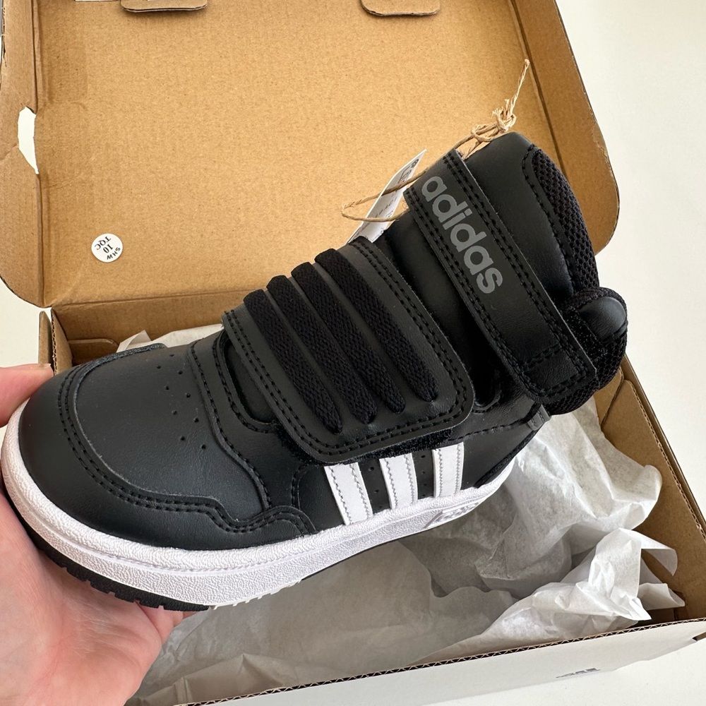 Adidas sneakers toddler size 8 k ( final sale no return )